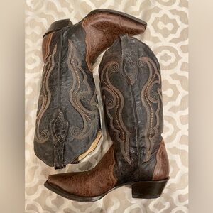 Corral ladies size 8 distressed leather boots authentic made in Mexico.